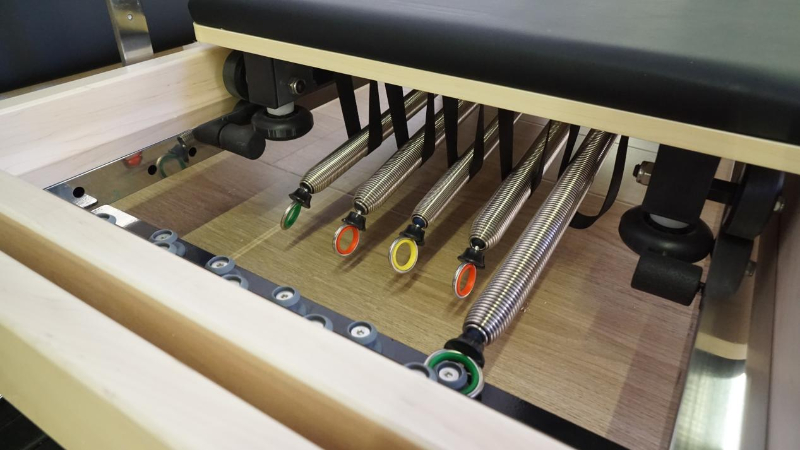 MJD-W38A Faltbares Pilates-Reformer-Ganzkörpertrainingsgerät mit stabilen Stahlfüßen